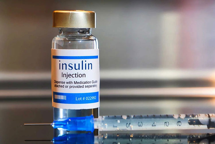 Insulin vial with syringe