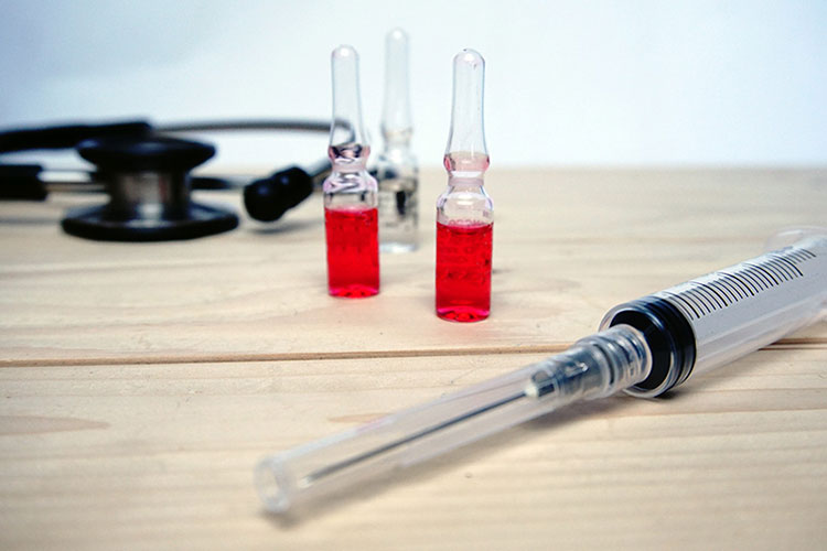 administering vitamin b12 injection