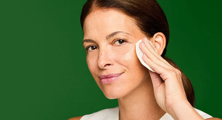 Apply Vc essence with clean hands