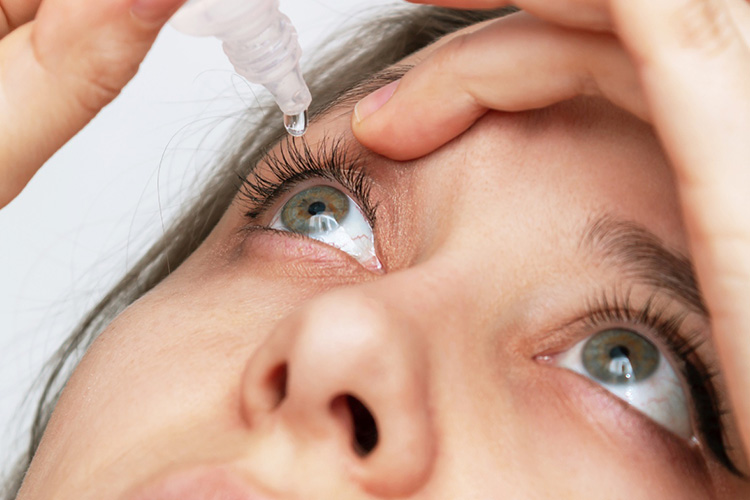 How-to-Use-Artificial-Tears